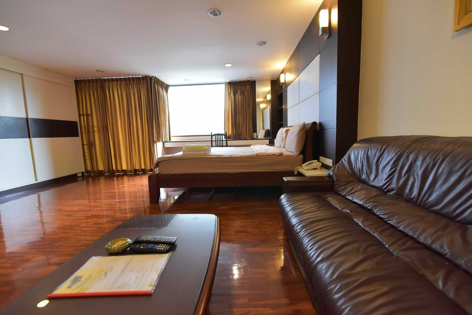 Eight Ville Bangkok Esterno foto