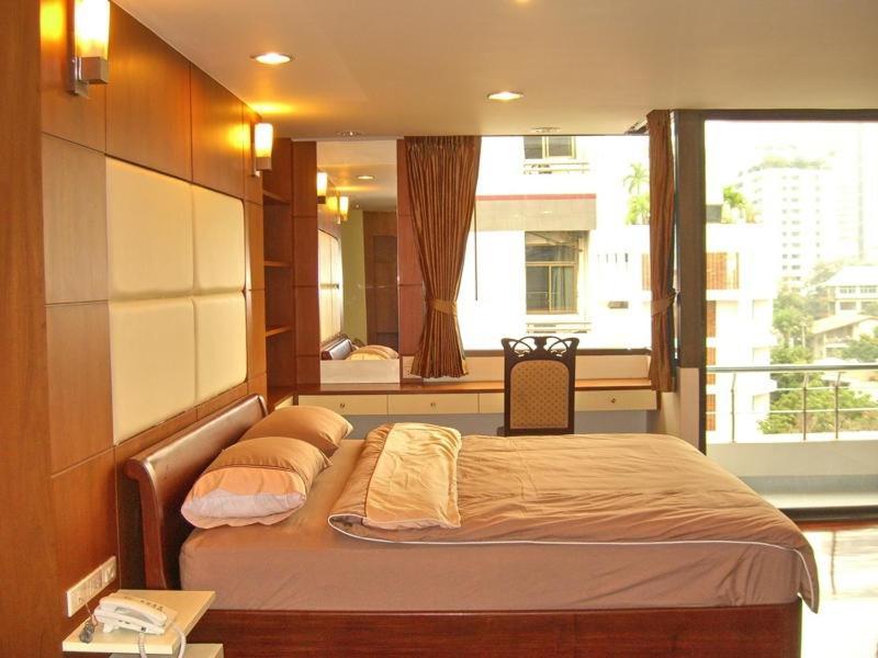 Eight Ville Bangkok Esterno foto